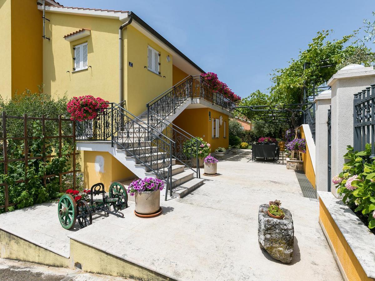 Residence Matilda Vrsar Buitenkant foto