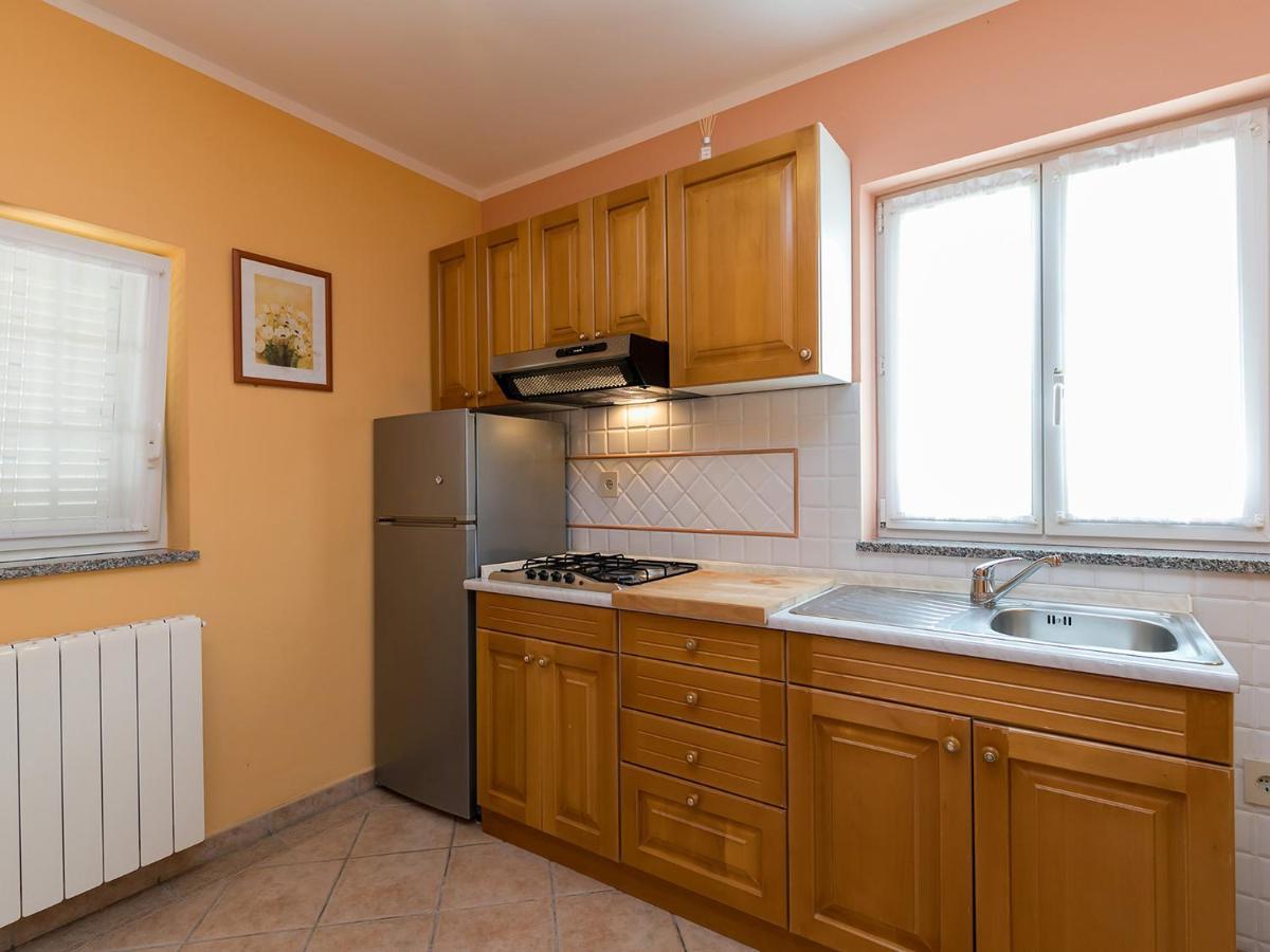 Residence Matilda Vrsar Buitenkant foto